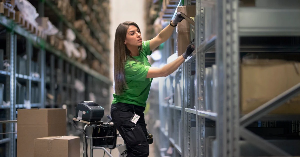 Posten Bring employee working in a warehouse